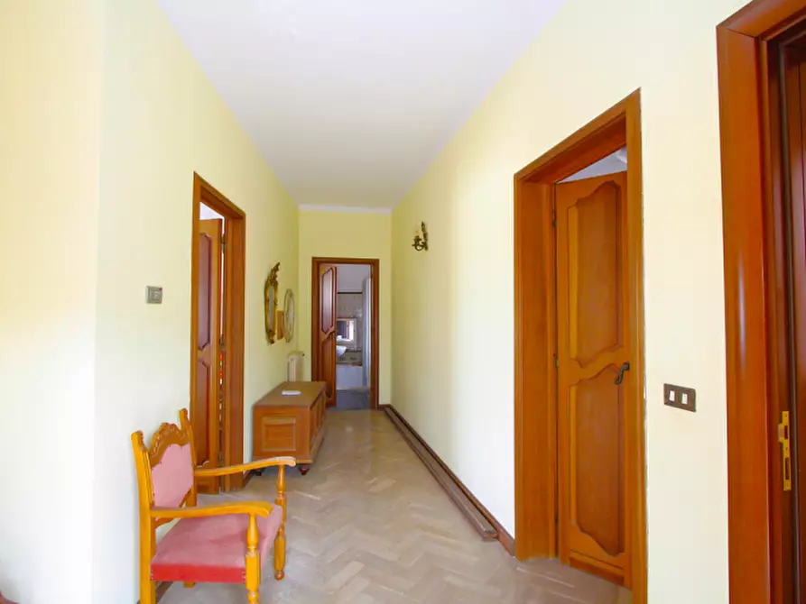 Immagine 9 di Appartamento in vendita  in Via Bramante a Matino