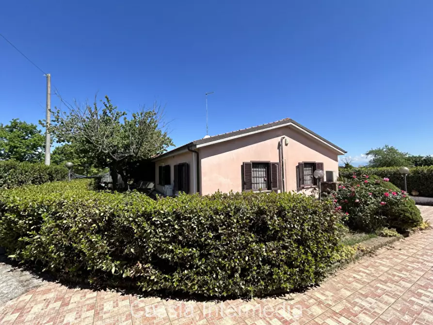 Immagine 1 di Villa in vendita  in Via Passerella 226 a Nepi