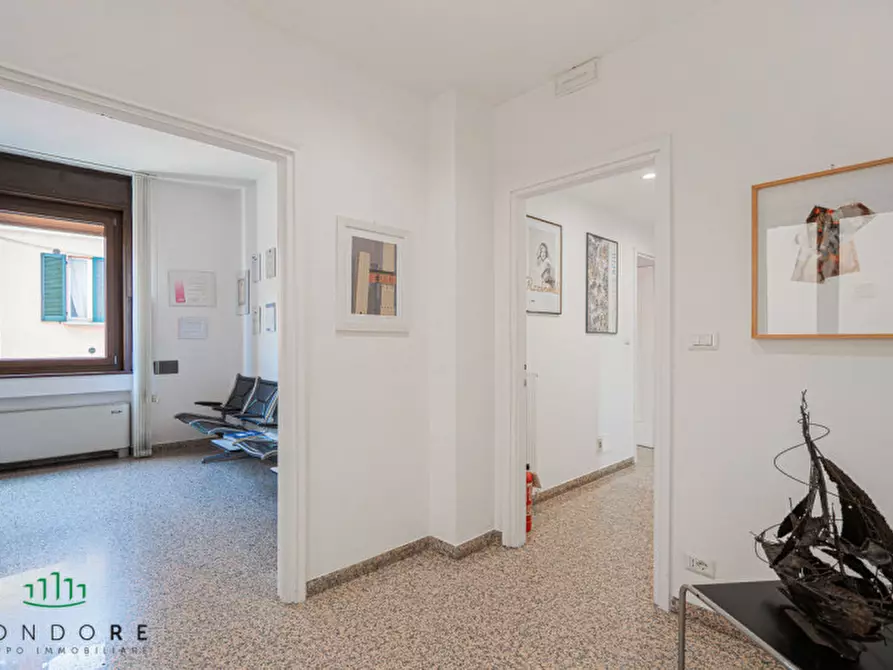 Immagine 3 di Ufficio in vendita  in Due Torri a Bologna
