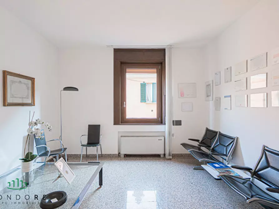 Immagine 4 di Ufficio in vendita  in Due Torri a Bologna