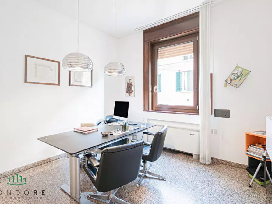 Immagine 10 di Ufficio in vendita  in Due Torri a Bologna