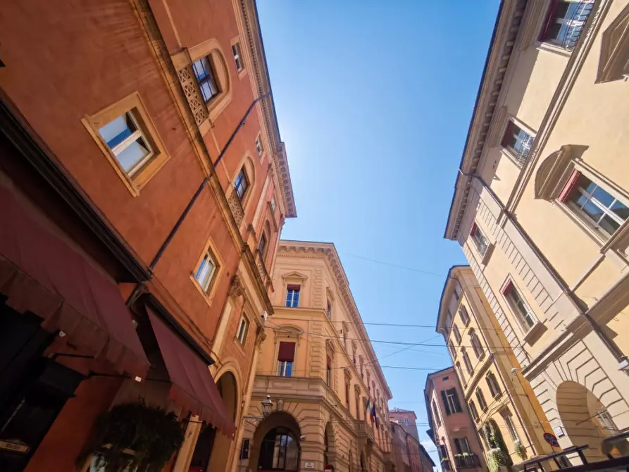 Immagine 8 di Negozio in affitto  in Via de' Carbonesi a Bologna