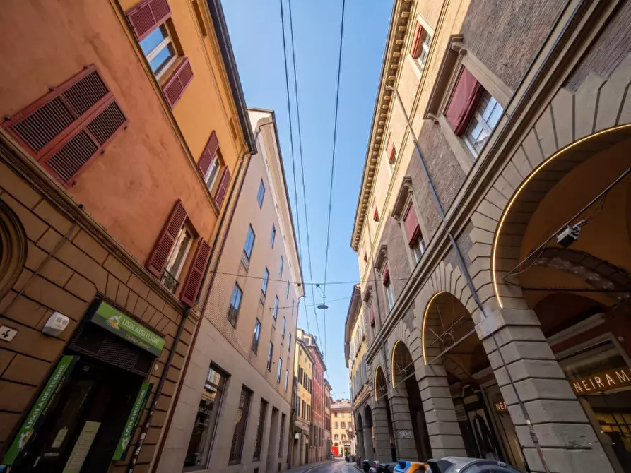 Immagine 9 di Negozio in affitto  in Via de' Carbonesi a Bologna