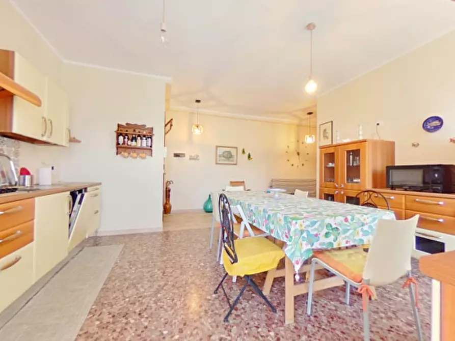 Immagine 10 di Appartamento in vendita  in Via degli Scavi a Fasano