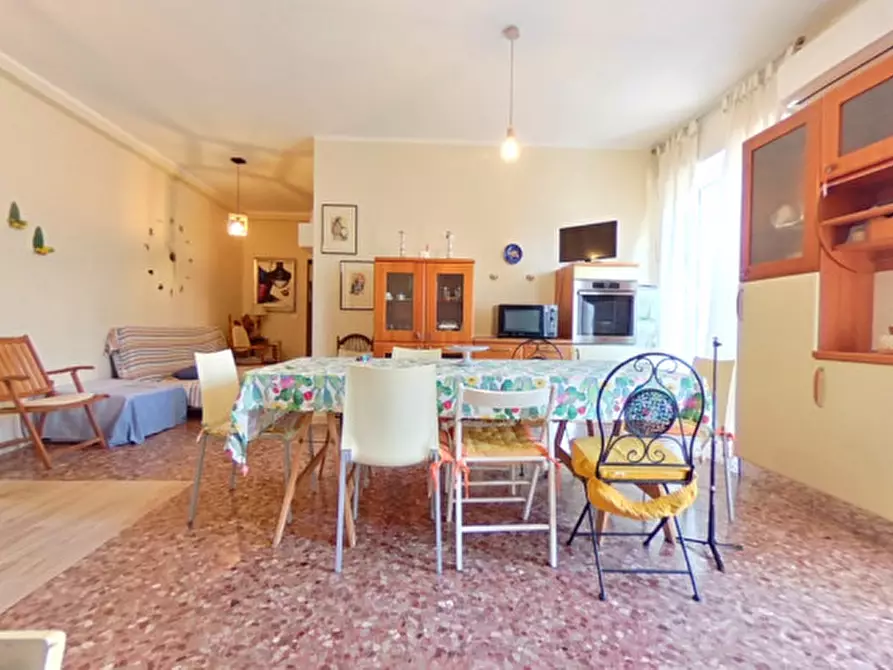 Immagine 11 di Appartamento in vendita  in Via degli Scavi a Fasano