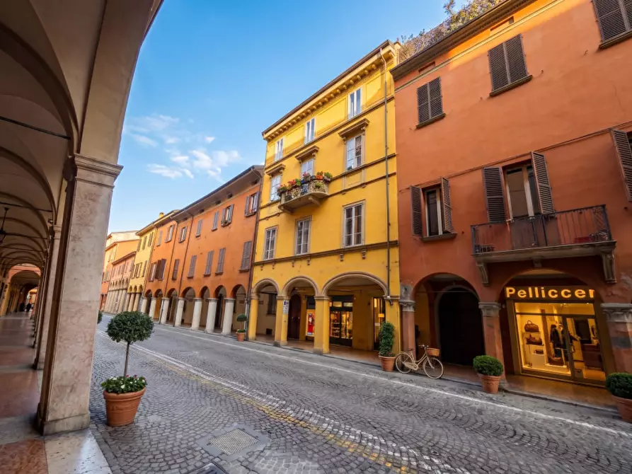 Immagine 2 di Cantina in vendita  in Via Santo Stefano a Bologna