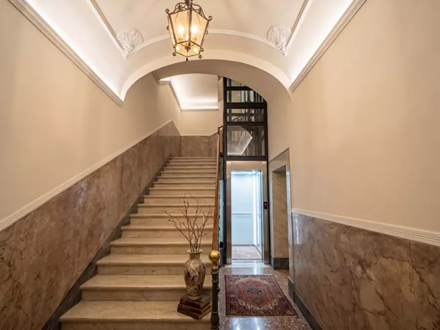 Immagine 4 di Cantina in vendita  in Via Santo Stefano a Bologna