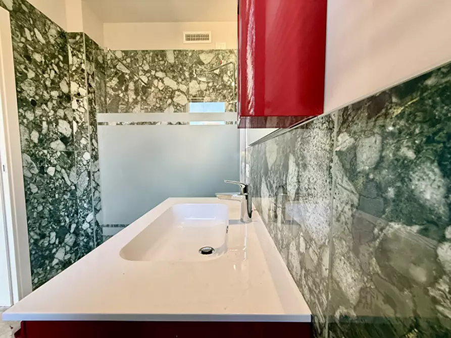 Immagine 16 di Appartamento in vendita  in Vicolo Casara a Lazise