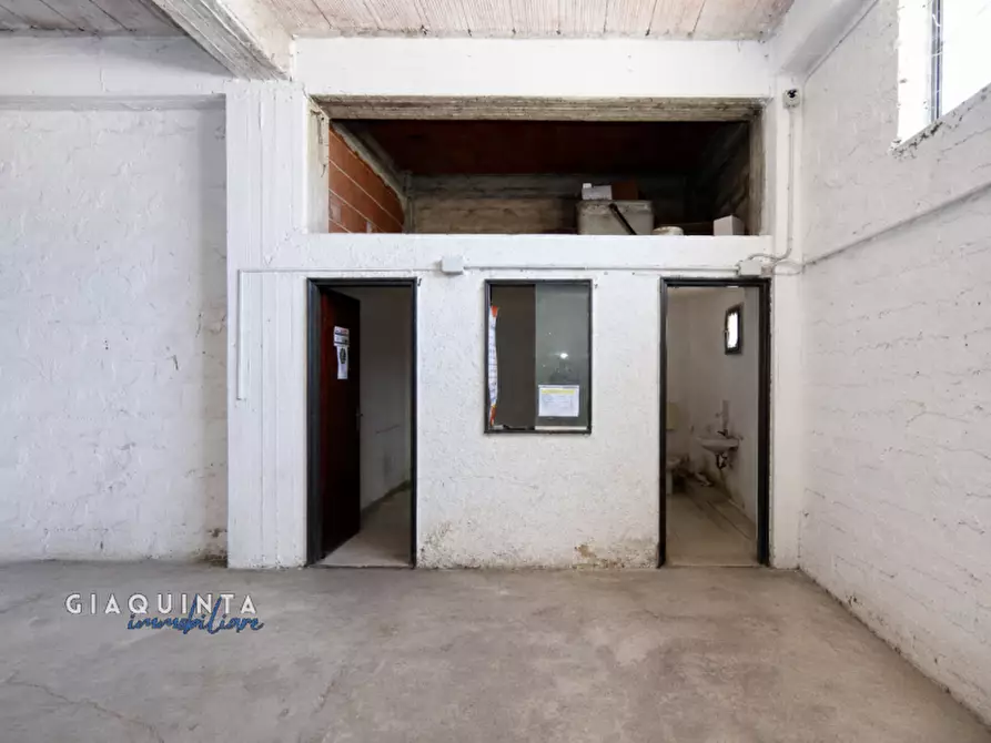 Immagine 31 di Magazzino in vendita  in Via Circonvallazione snc a Palagonia