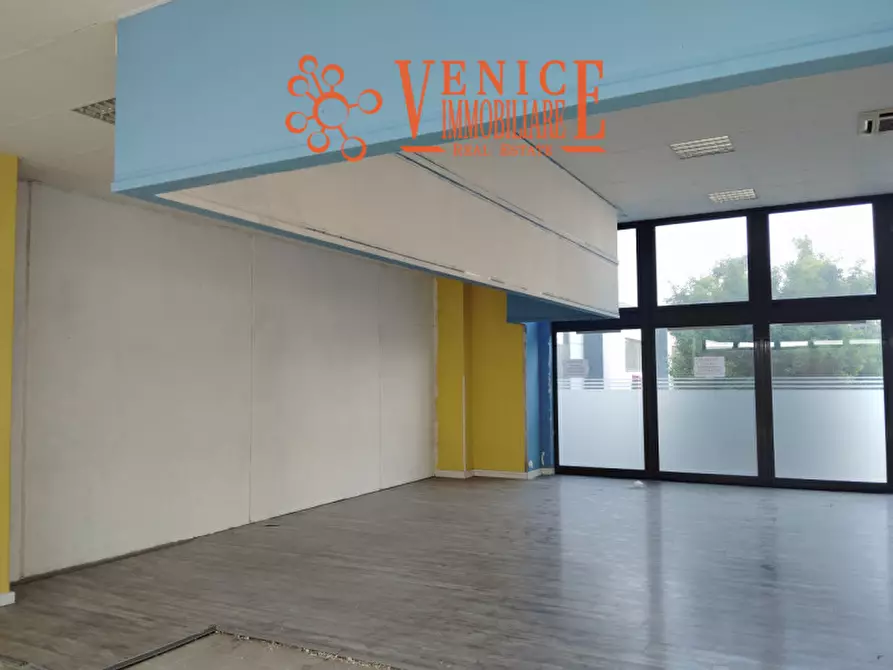 Immagine 2 di Capannone industriale in vendita  in Via Da Vinci a Marcon
