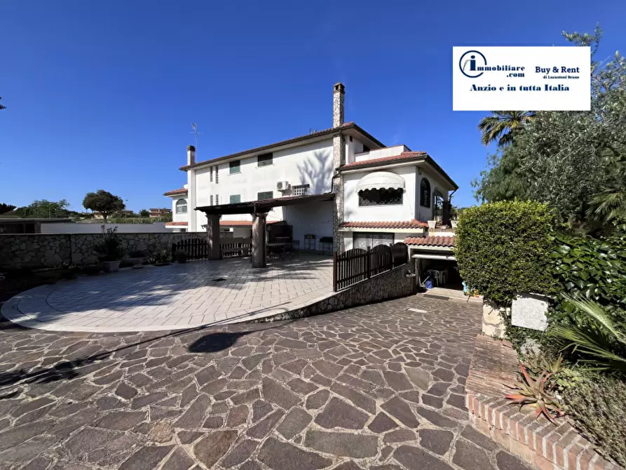 Immagine 1 di Casa bifamiliare in vendita  in via della chiusa a Nettuno
