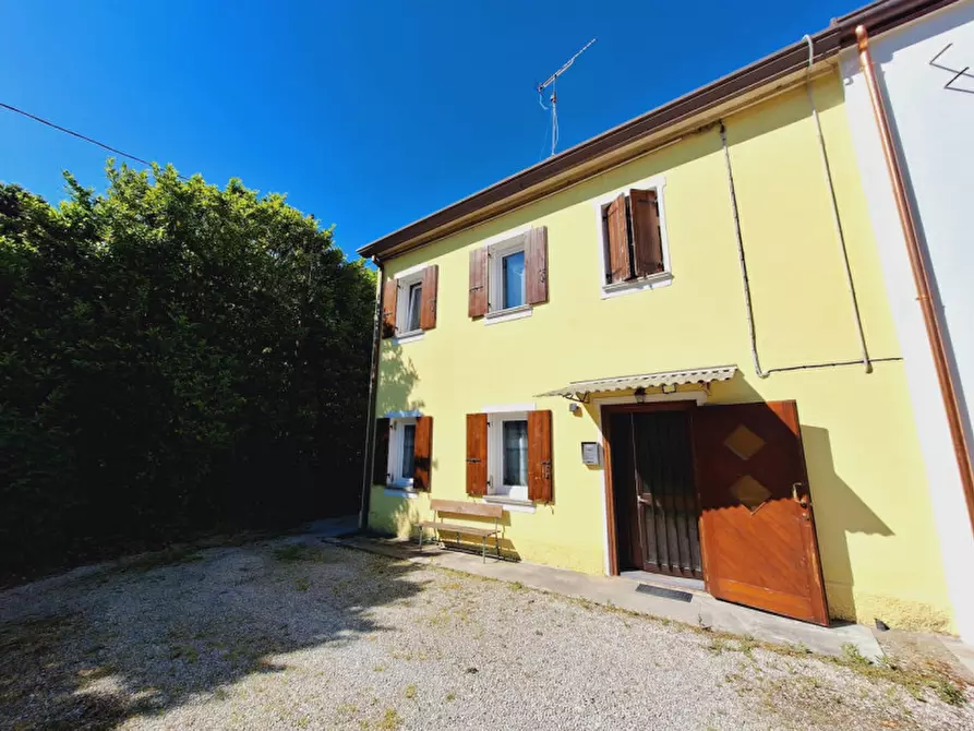 Immagine 1 di Casa bifamiliare in vendita  in Piazza Vittorio Veneto a Cappella Maggiore