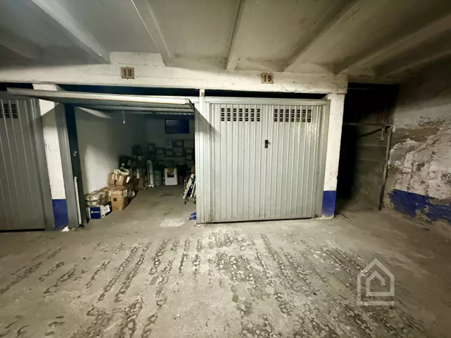 Immagine 1 di Garage in vendita  in Via Matteo Bandello 15 a Torino