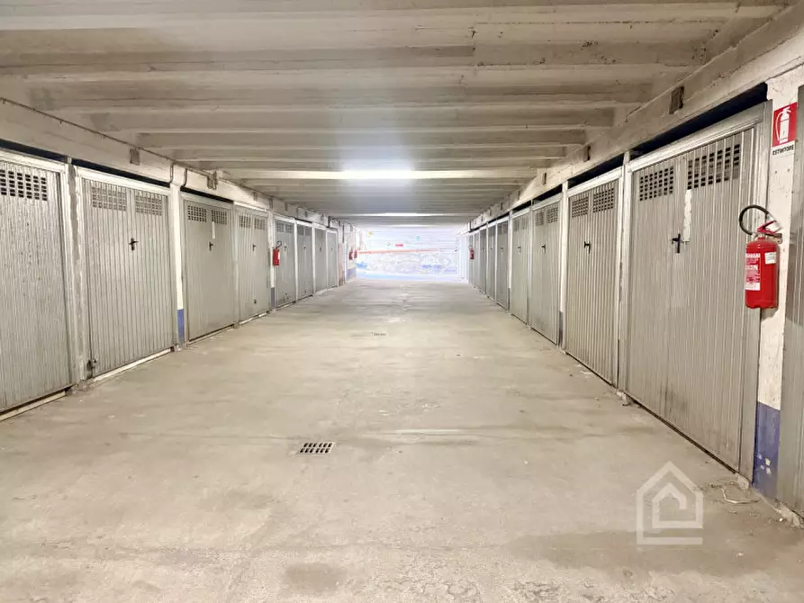 Immagine 2 di Garage in vendita  in Via Matteo Bandello 15 a Torino