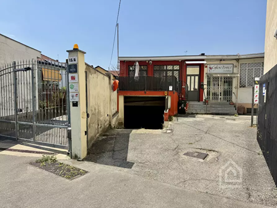 Immagine 4 di Garage in vendita  in Via Matteo Bandello 15 a Torino
