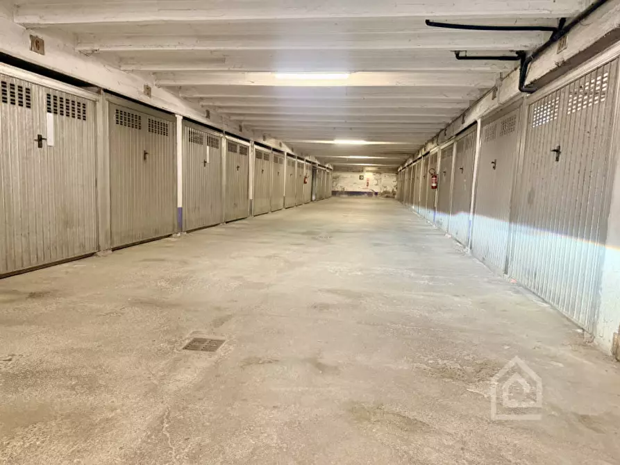 Immagine 9 di Garage in vendita  in Via Matteo Bandello 15 a Torino