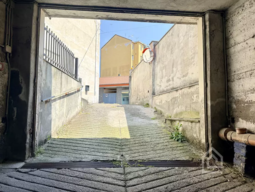 Immagine 10 di Garage in vendita  in Via Matteo Bandello 15 a Torino