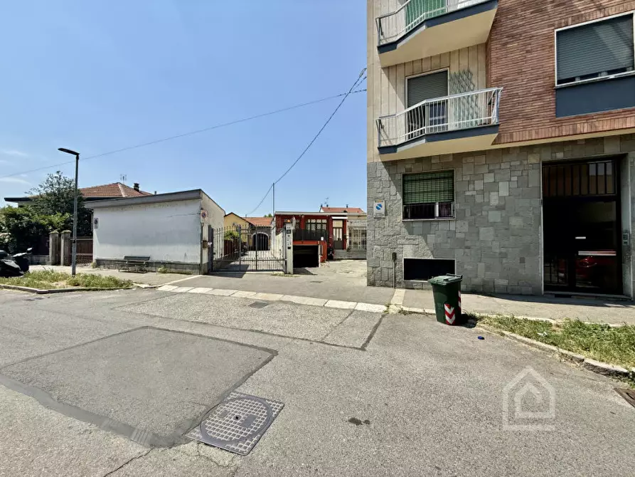 Immagine 11 di Garage in vendita  in Via Matteo Bandello 15 a Torino