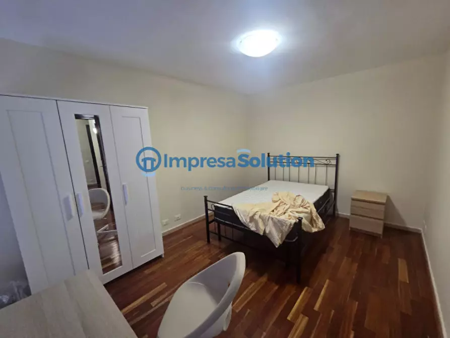 Immagine 10 di Camera in affitto  in Vico Lammatari a Napoli