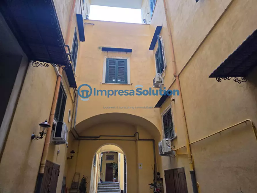 Immagine 17 di Camera in affitto  in Vico Lammatari a Napoli