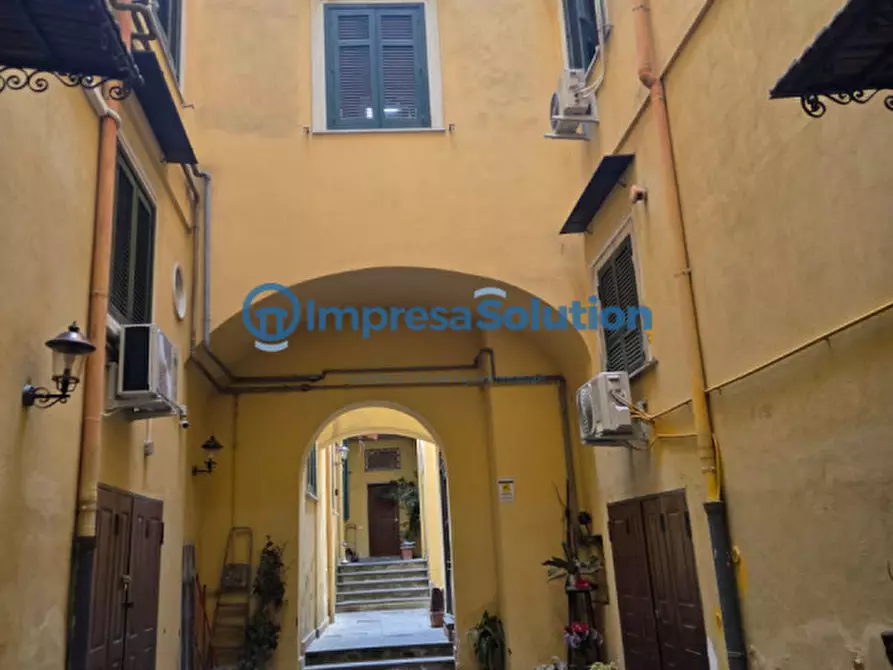 Immagine 18 di Camera in affitto  in Vico Lammatari a Napoli