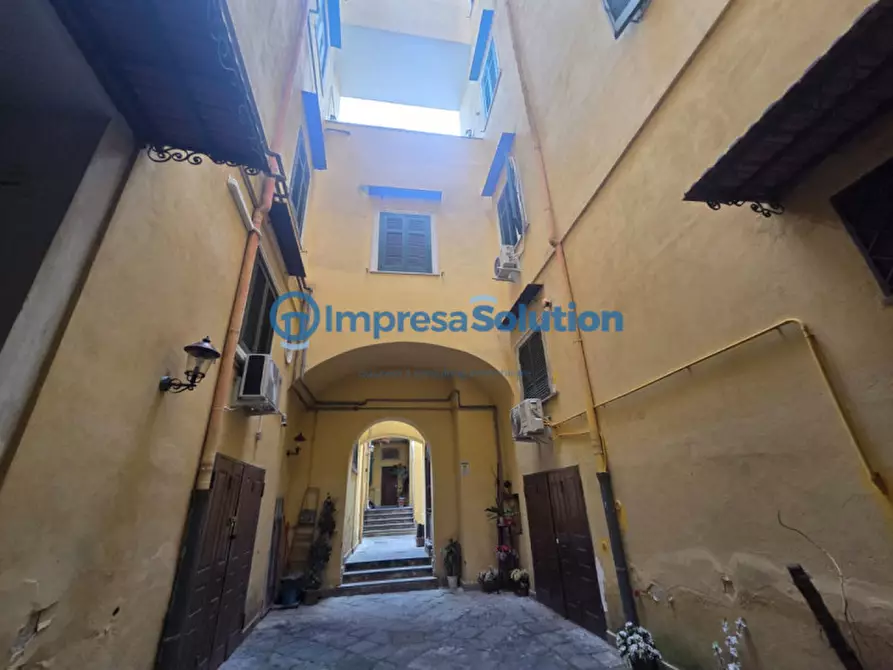 Immagine 21 di Camera in affitto  in Vico Lammatari a Napoli