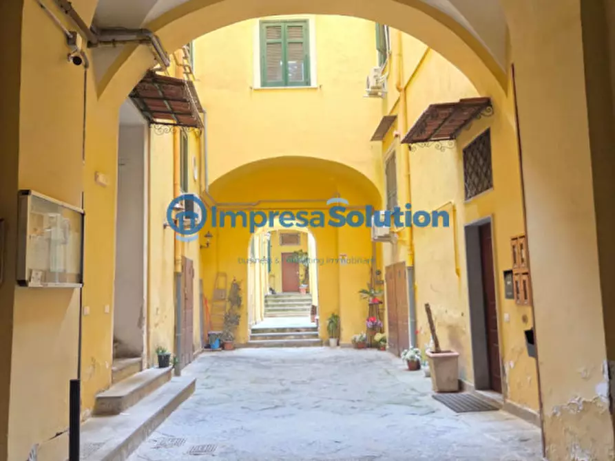Immagine 26 di Camera in affitto  in Vico Lammatari a Napoli
