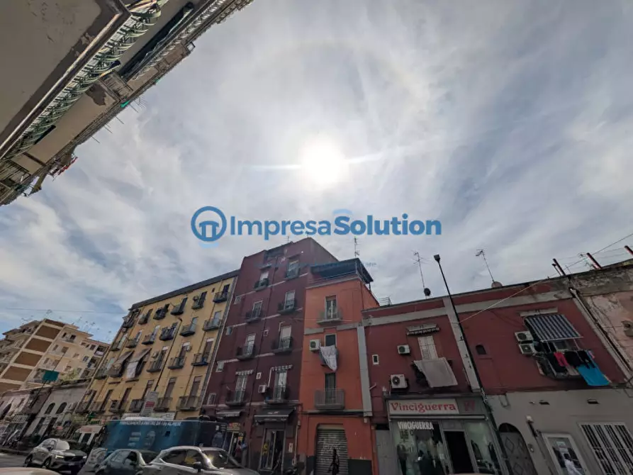 Immagine 1 di Negozio in vendita  in Via Casanova a Napoli
