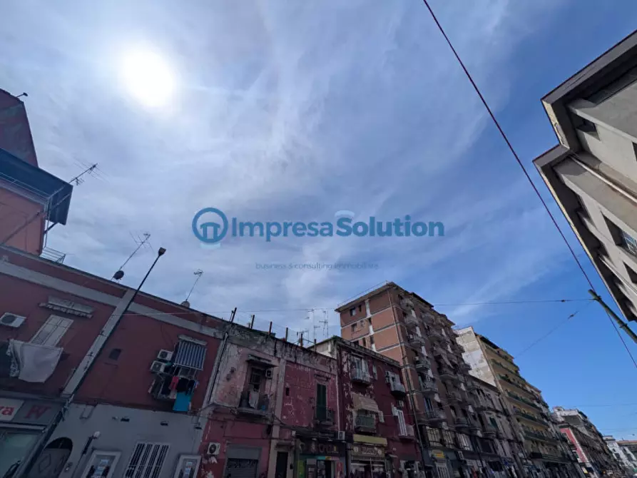 Immagine 4 di Negozio in vendita  in Via Casanova a Napoli