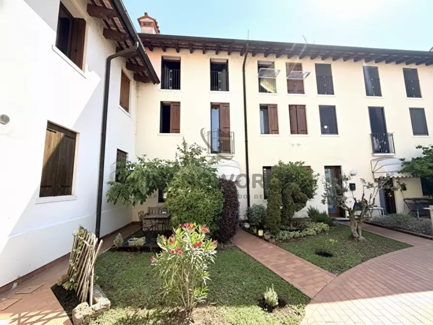 Immagine 2 di Villetta a schiera in vendita  in Via Roma a Malo