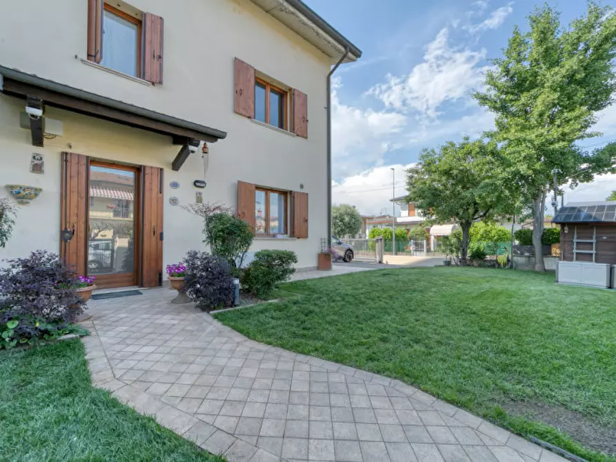 Immagine 2 di Casa indipendente in vendita  a Selvazzano Dentro