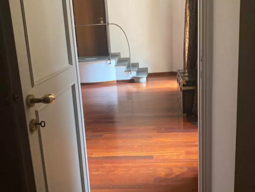 Immagine 9 di Attico in affitto  in Via Francesco Crispi a Roma