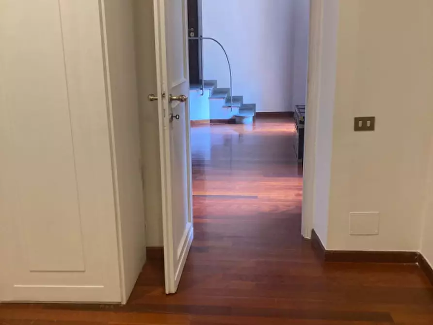 Immagine 10 di Attico in affitto  in Via Francesco Crispi a Roma
