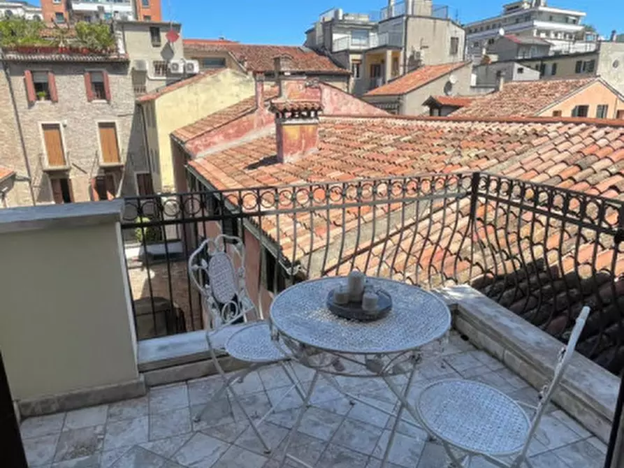 Immagine 15 di Appartamento in affitto  in piazza della frutta a Padova