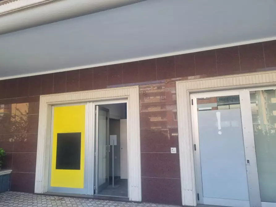 Immagine 7 di Negozio in affitto  in Via Igea a Roma