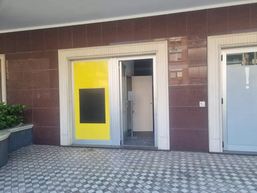 Immagine 8 di Negozio in affitto  in Via Igea a Roma