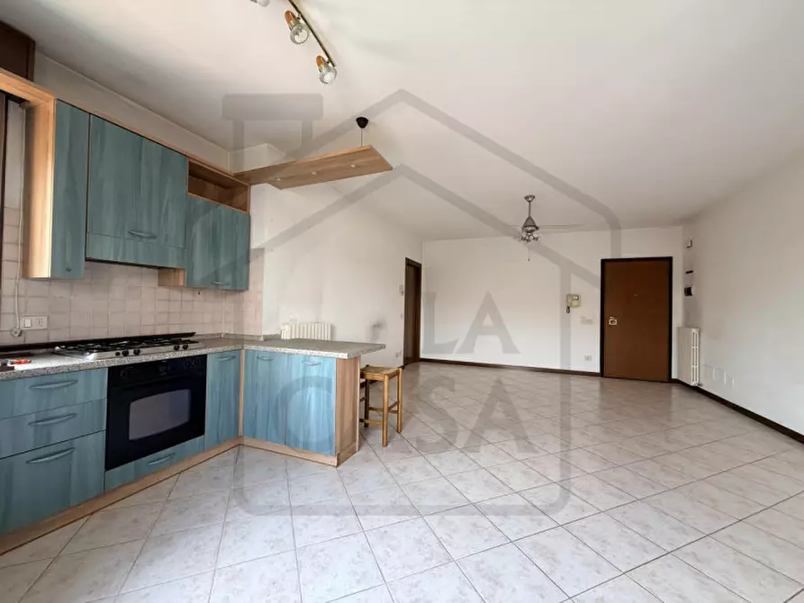 Immagine 3 di Appartamento in vendita  in Via Quattro Novembre a Due Carrare