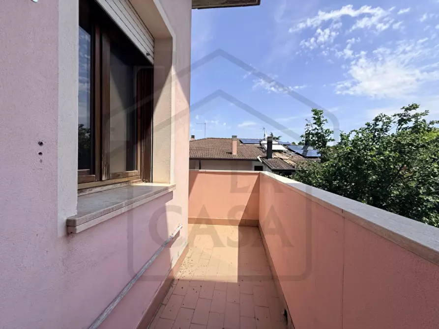 Immagine 4 di Appartamento in vendita  in Via Quattro Novembre a Due Carrare