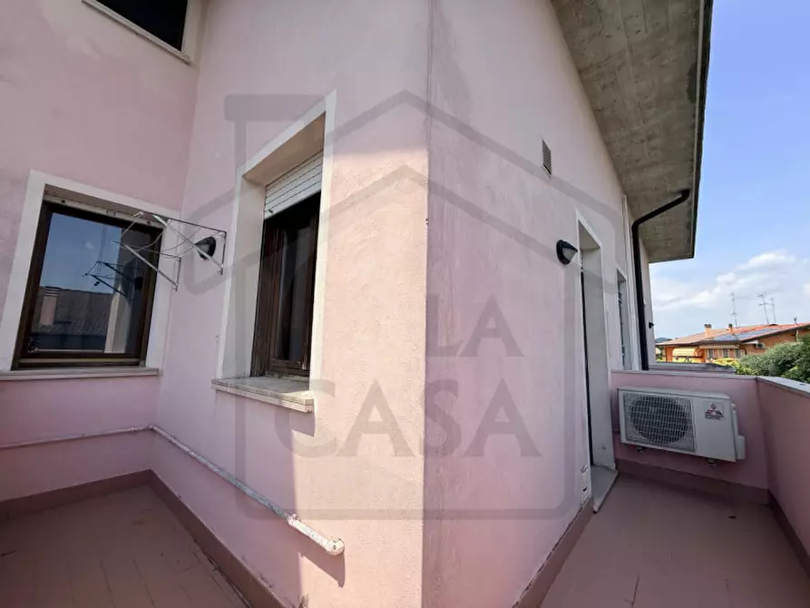 Immagine 6 di Appartamento in vendita  in Via Quattro Novembre a Due Carrare