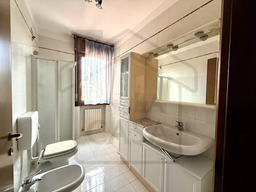 Immagine 7 di Appartamento in vendita  in Via Quattro Novembre a Due Carrare