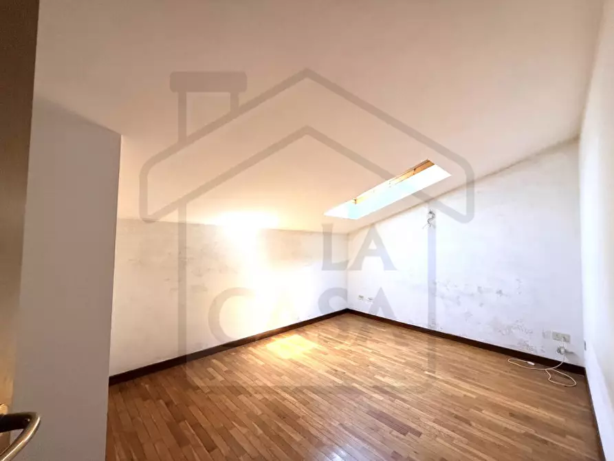 Immagine 9 di Appartamento in vendita  in Via Quattro Novembre a Due Carrare