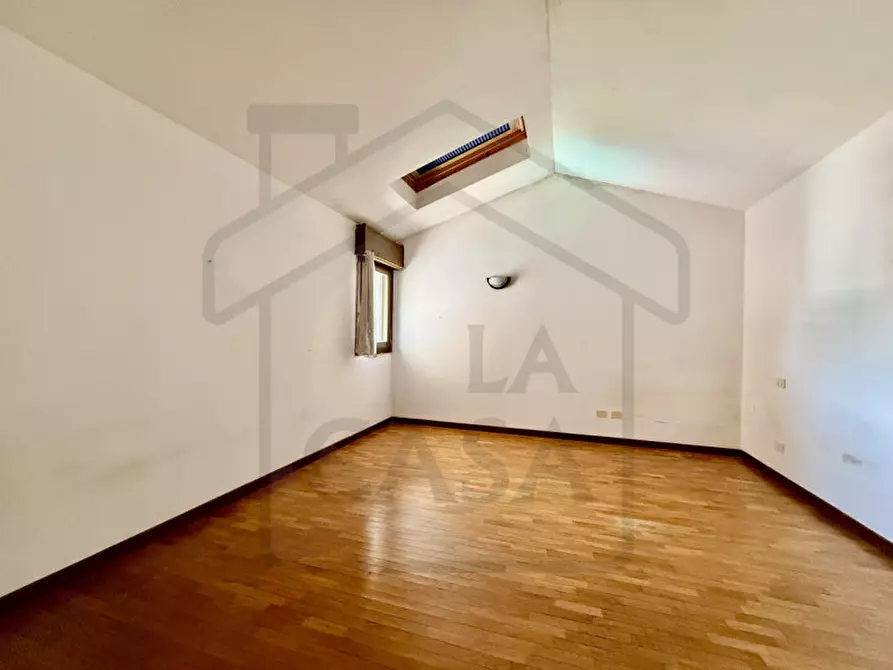 Immagine 10 di Appartamento in vendita  in Via Quattro Novembre a Due Carrare