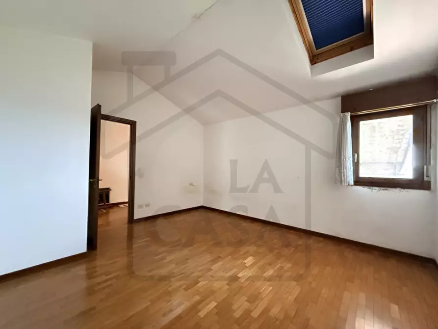 Immagine 11 di Appartamento in vendita  in Via Quattro Novembre a Due Carrare