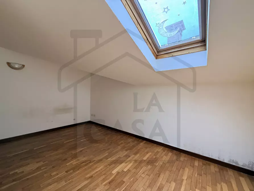 Immagine 12 di Appartamento in vendita  in Via Quattro Novembre a Due Carrare