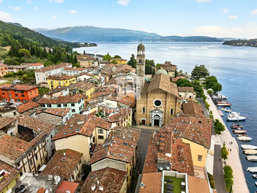 Immagine 1 di Palazzo in vendita  in Via Fantoni a Salò