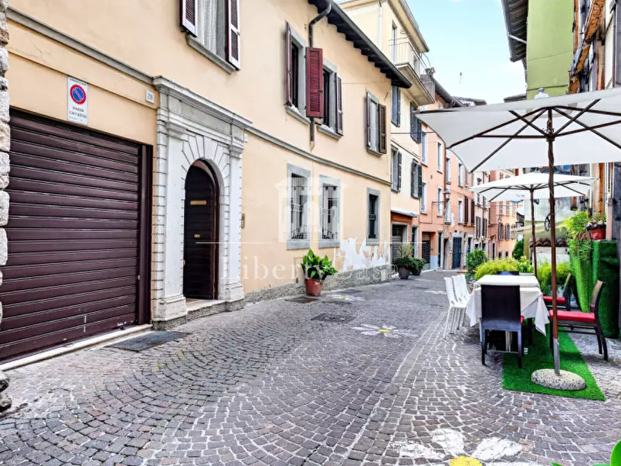 Immagine 3 di Palazzo in vendita  in Via Fantoni a Salò