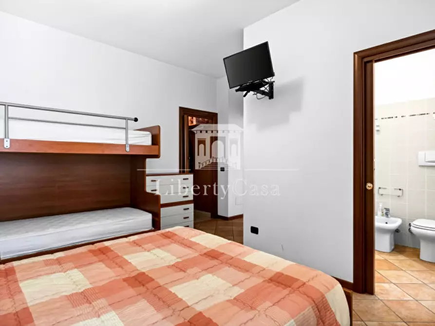 Immagine 11 di Palazzo in vendita  in Via Fantoni a Salò