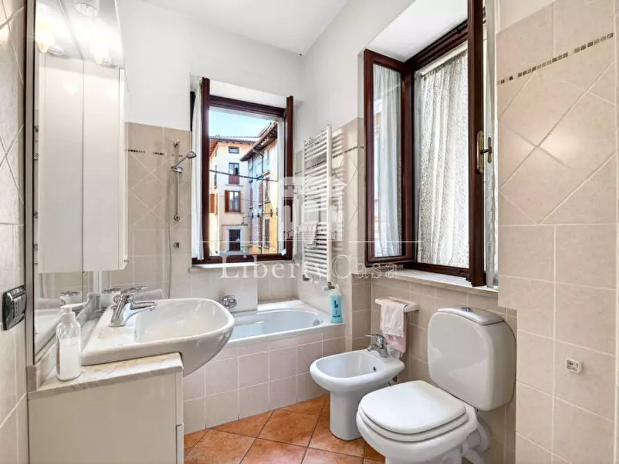 Immagine 13 di Palazzo in vendita  in Via Fantoni a Salò