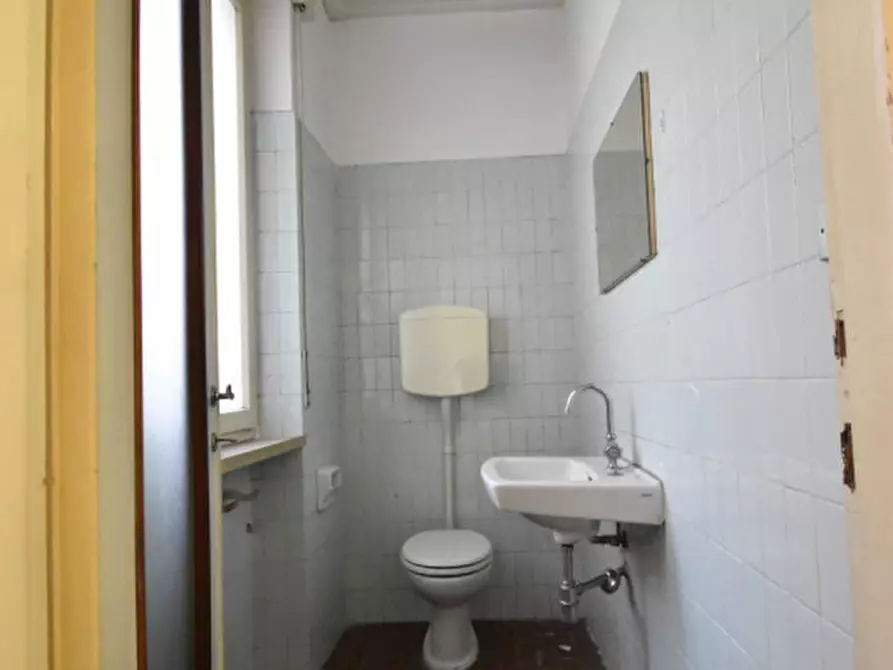 Immagine 19 di Negozio in vendita  in Via Roma 41 a Bussolengo