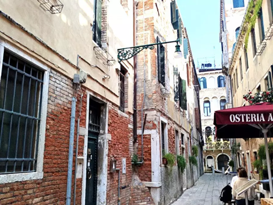 Immagine 14 di Attico in vendita  in Via rio terà degli assasini a Venezia